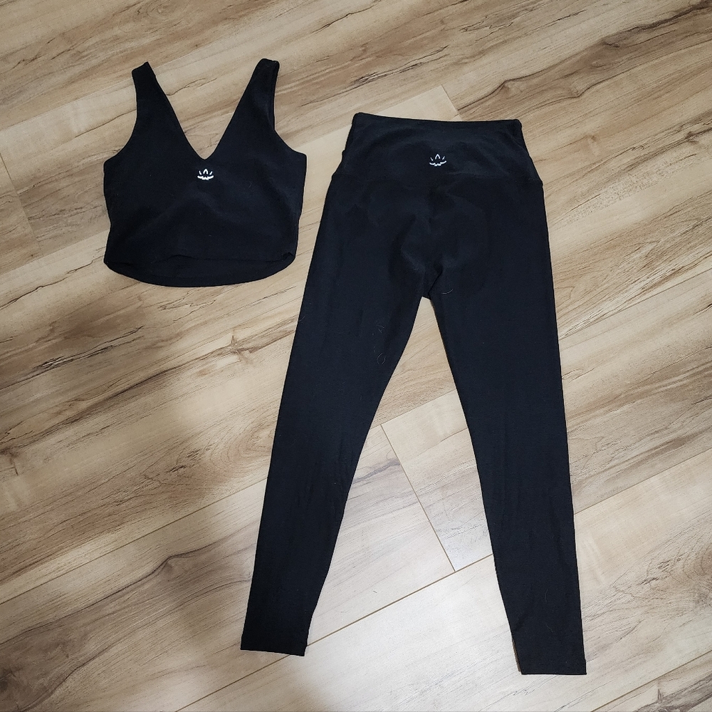 Beyond Yoga Set - Picture 2 of 5